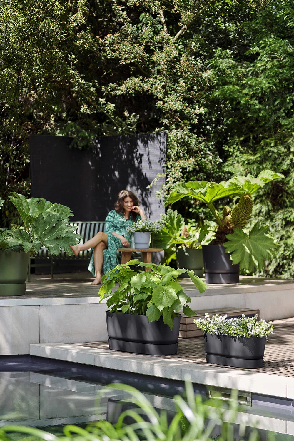 Bloembak Elho Greenville Terrace 60cm - Met Wielen - Living Black 7 Bloembak Elho Greenville Terrace 60cm - Met Wielen - Living Black - Afbeelding 5